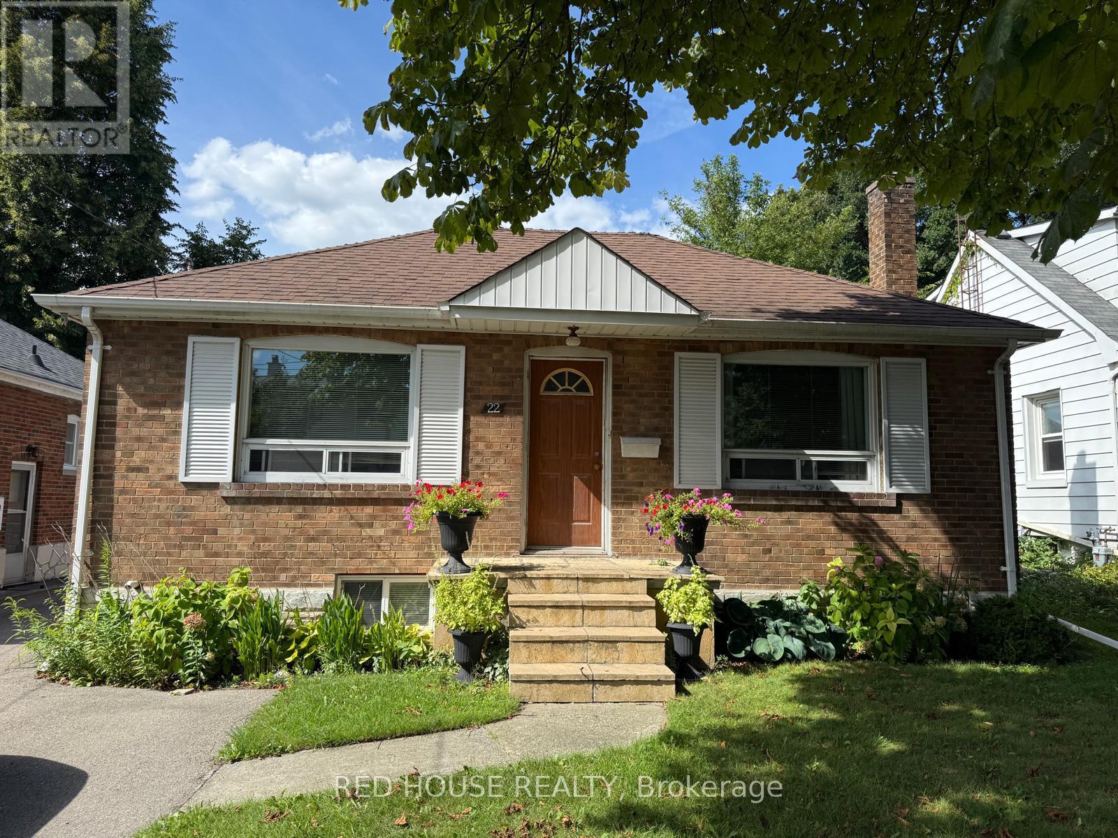 Photo 1 of Upper 22 Birchlea Avenue, Toronto ON