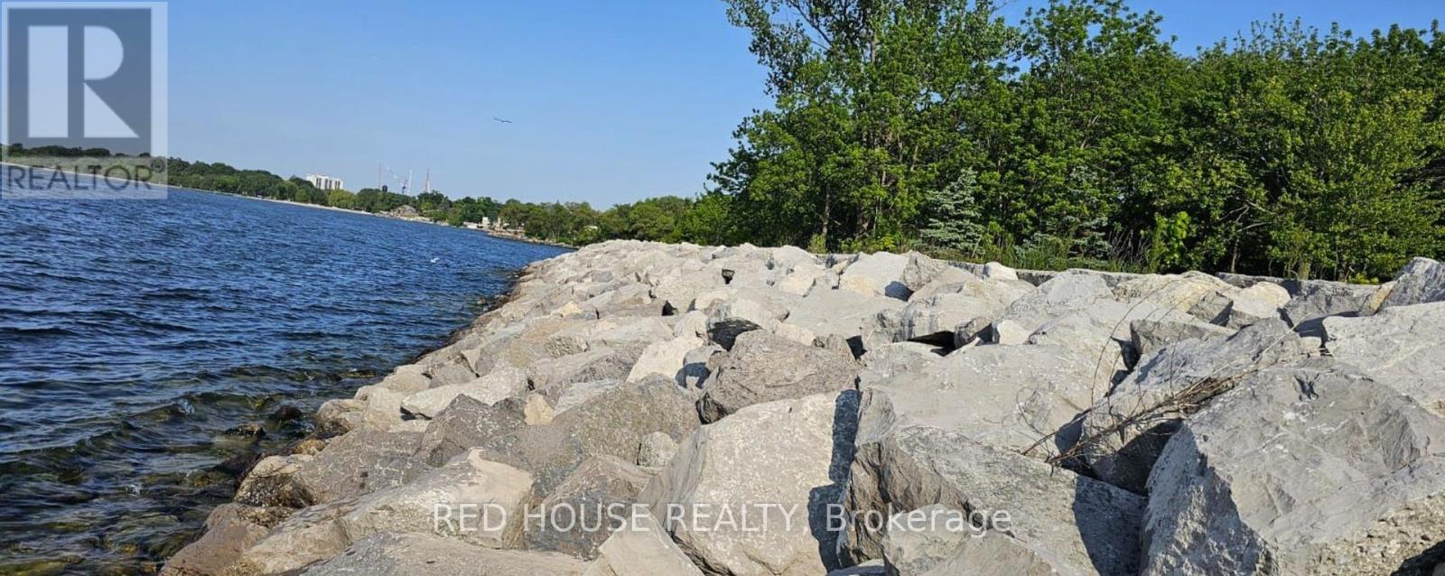 Photo 16 of Upper 22 Birchlea Avenue, Toronto ON