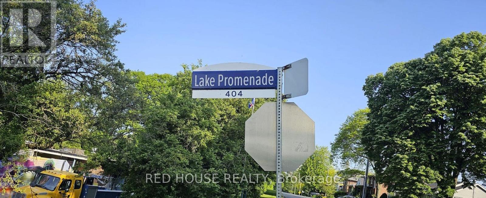 Photo 19 of Upper 22 Birchlea Avenue, Toronto ON