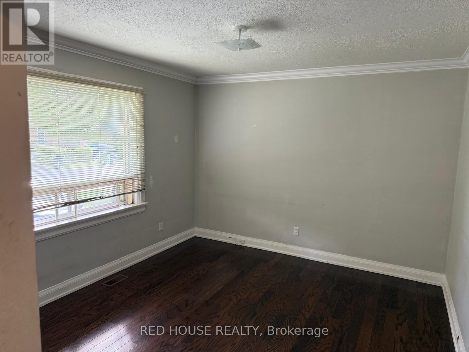 Photo 5 of Upper 22 Birchlea Avenue, Toronto ON
