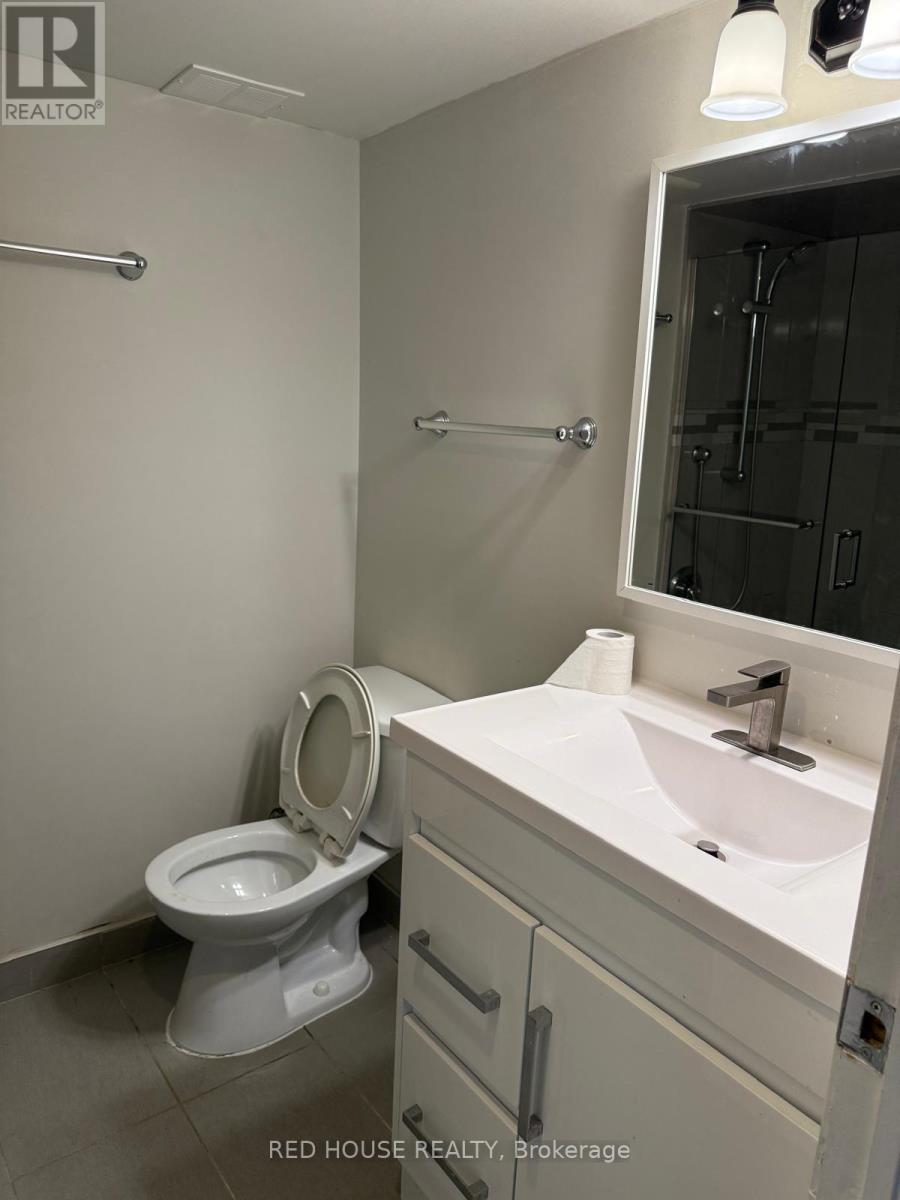 Photo 7 of Upper 22 Birchlea Avenue, Toronto ON