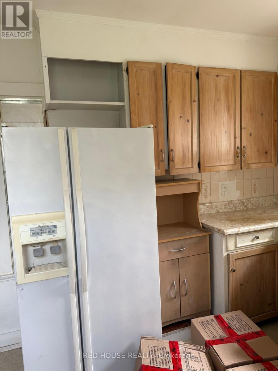 Photo 9 of Upper 22 Birchlea Avenue, Toronto ON