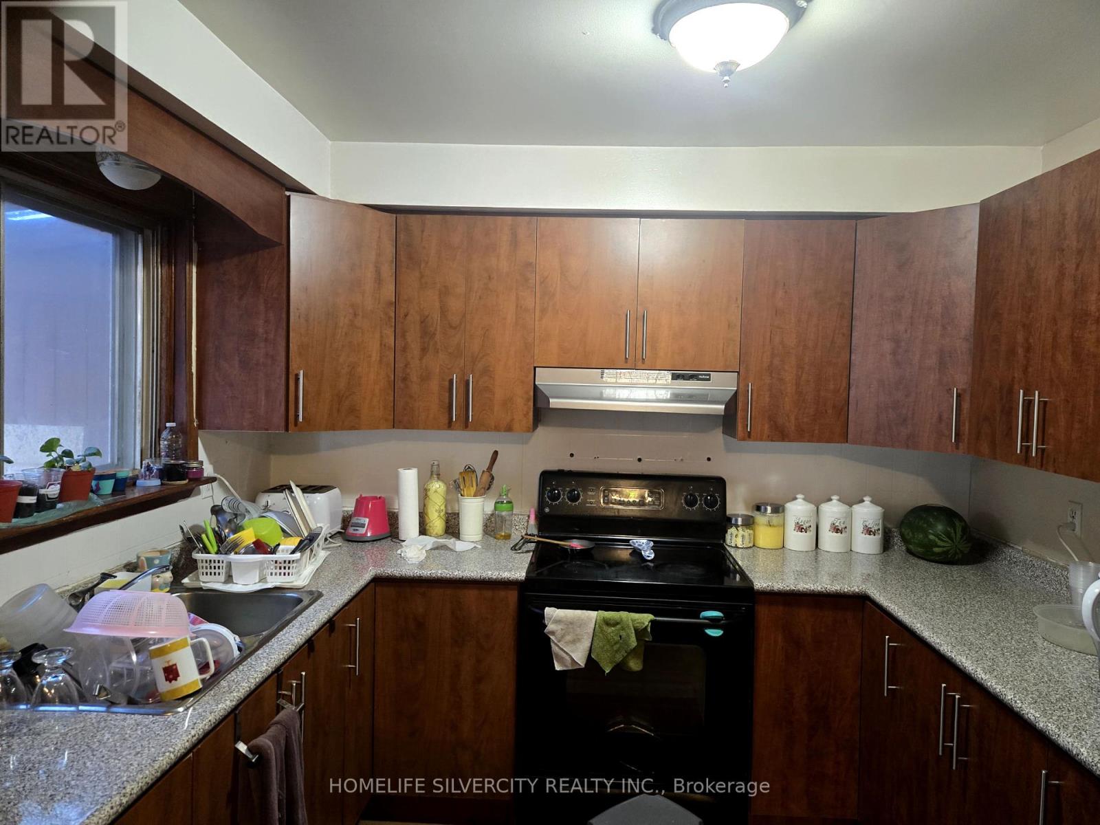 Photo 5 of 7585 Wrenwood Crescent, Mississauga ON