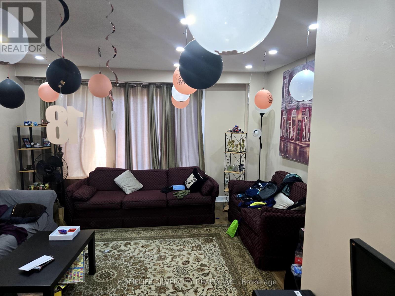 Photo 9 of 7585 Wrenwood Crescent, Mississauga ON