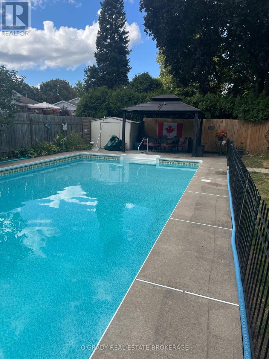 Photo 29 of 47 Meighen Crescent, Brockville ON