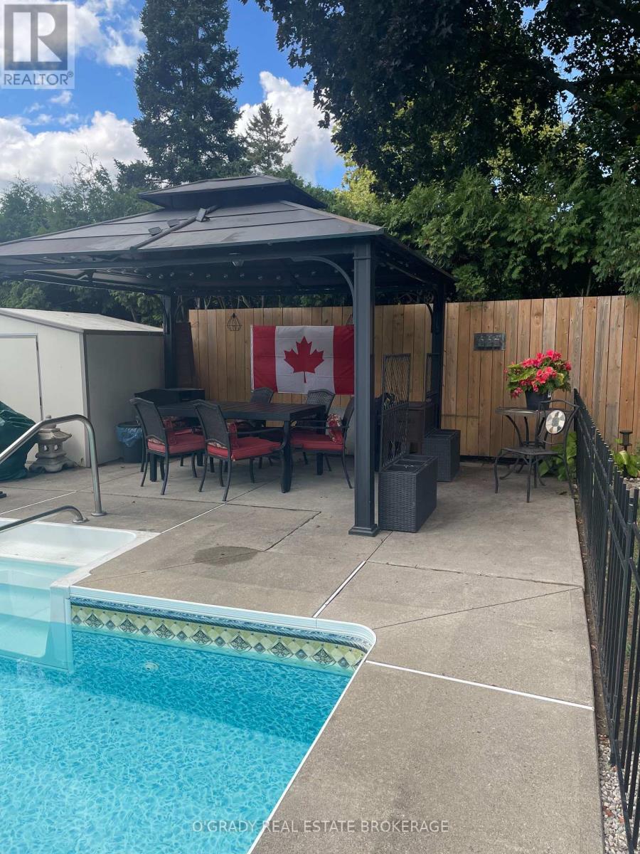 Photo 33 of 47 Meighen Crescent, Brockville ON