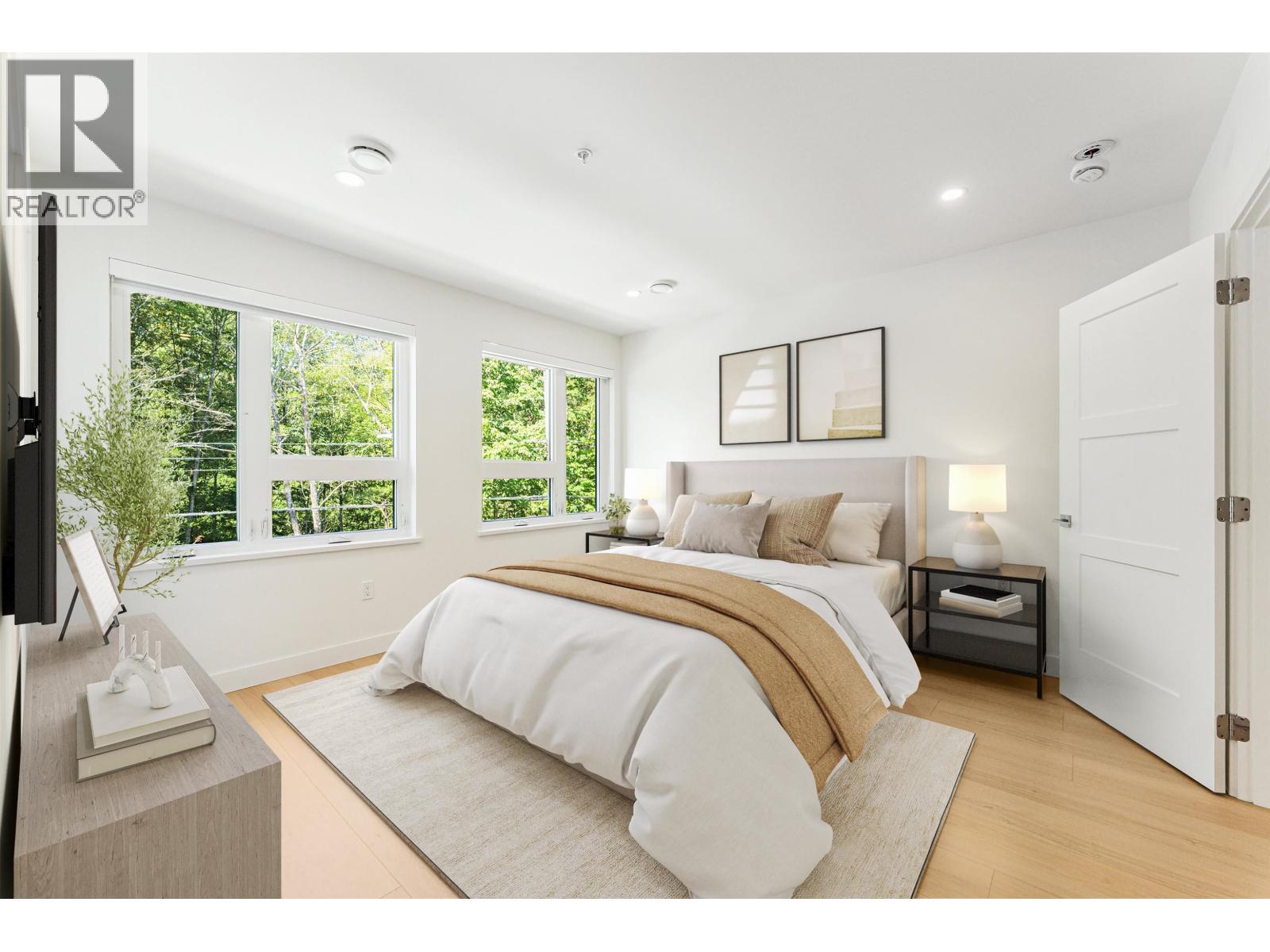 Photo 13 of 844 St Denis Avenue, North Vancouver BC