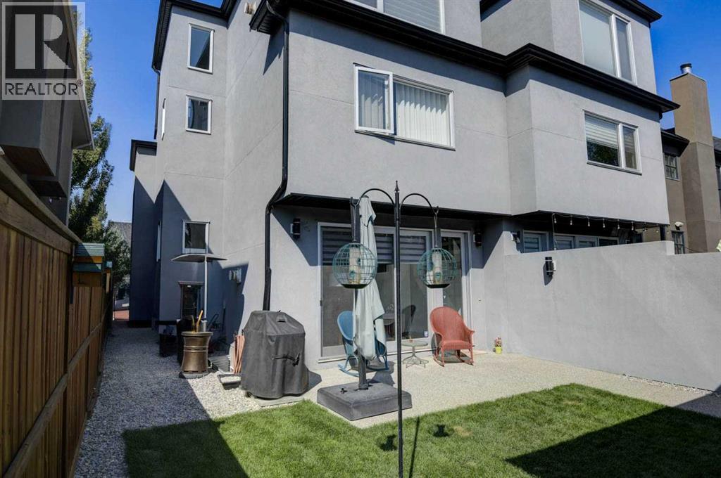 Photo 3 of 1623 Westmount Road Nw, Calgary AB