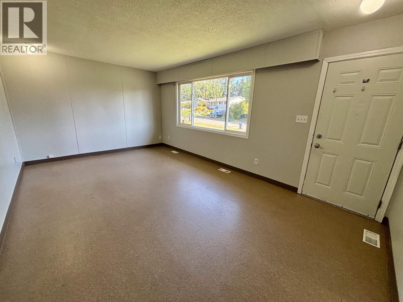 Photo 2 of 1585 Pearson Avenue, Prince George BC