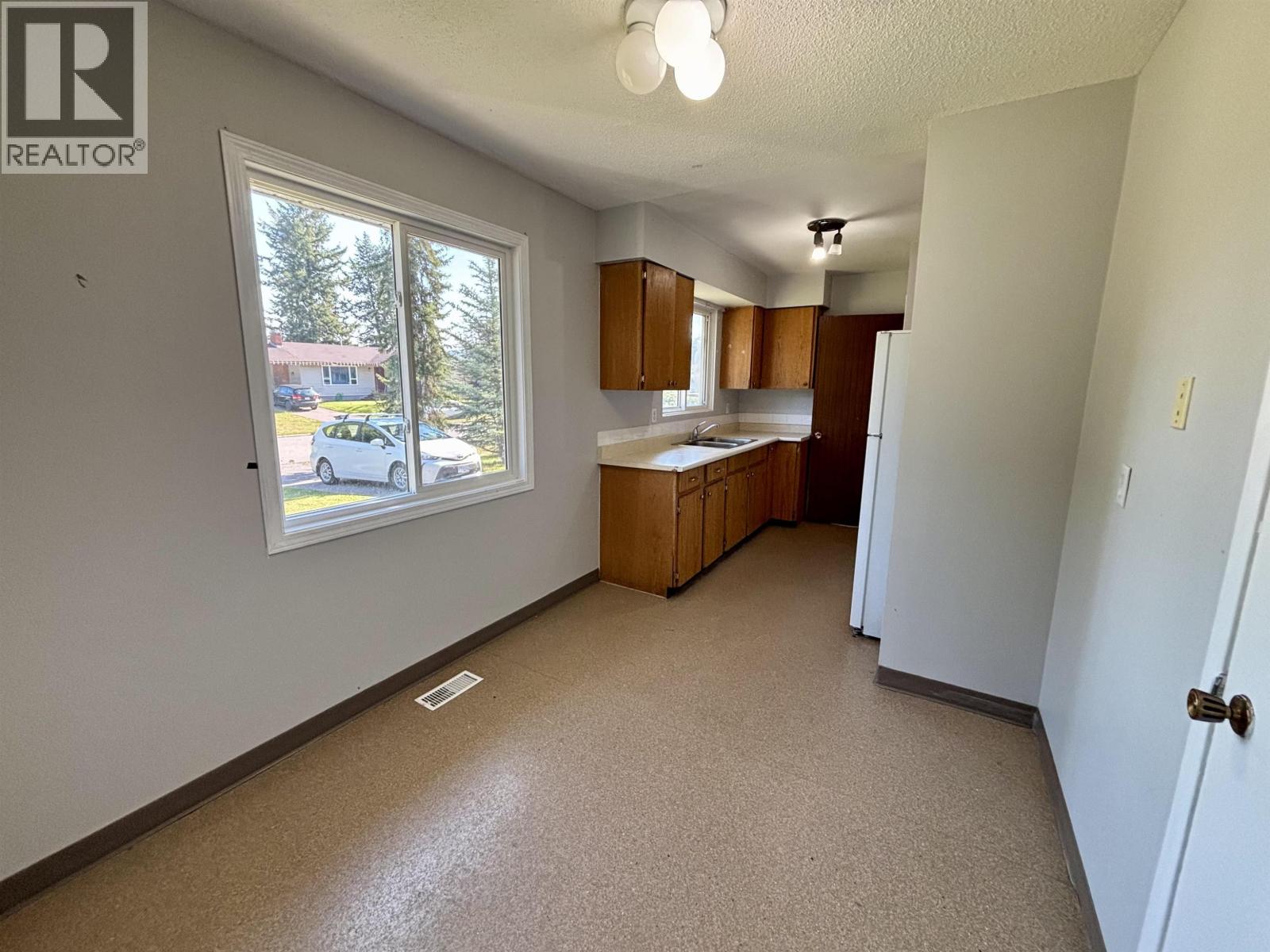 Photo 4 of 1585 Pearson Avenue, Prince George BC