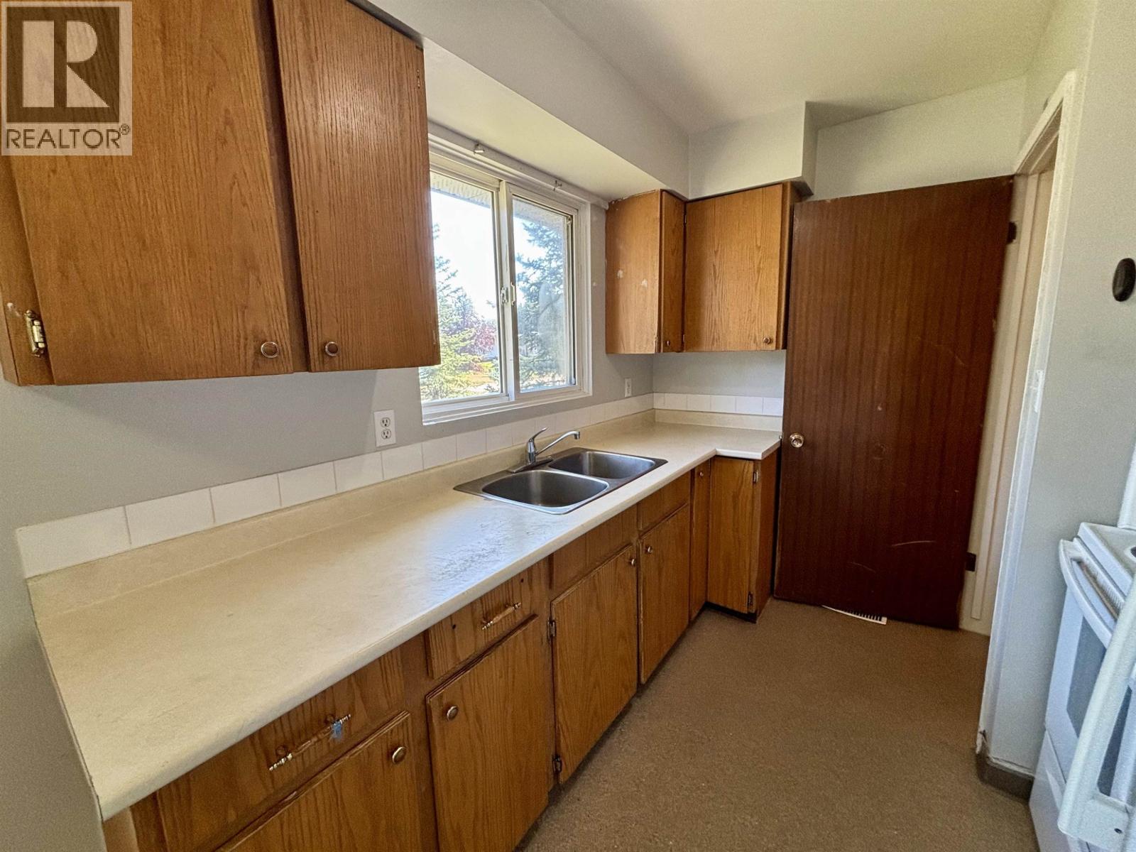 Photo 5 of 1585 Pearson Avenue, Prince George BC