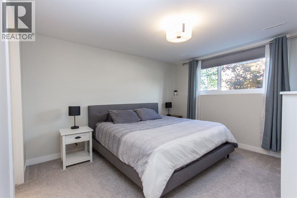 Single Family House Bi-level for Sale in  Ellington Crescent Evergreen Red Deer 