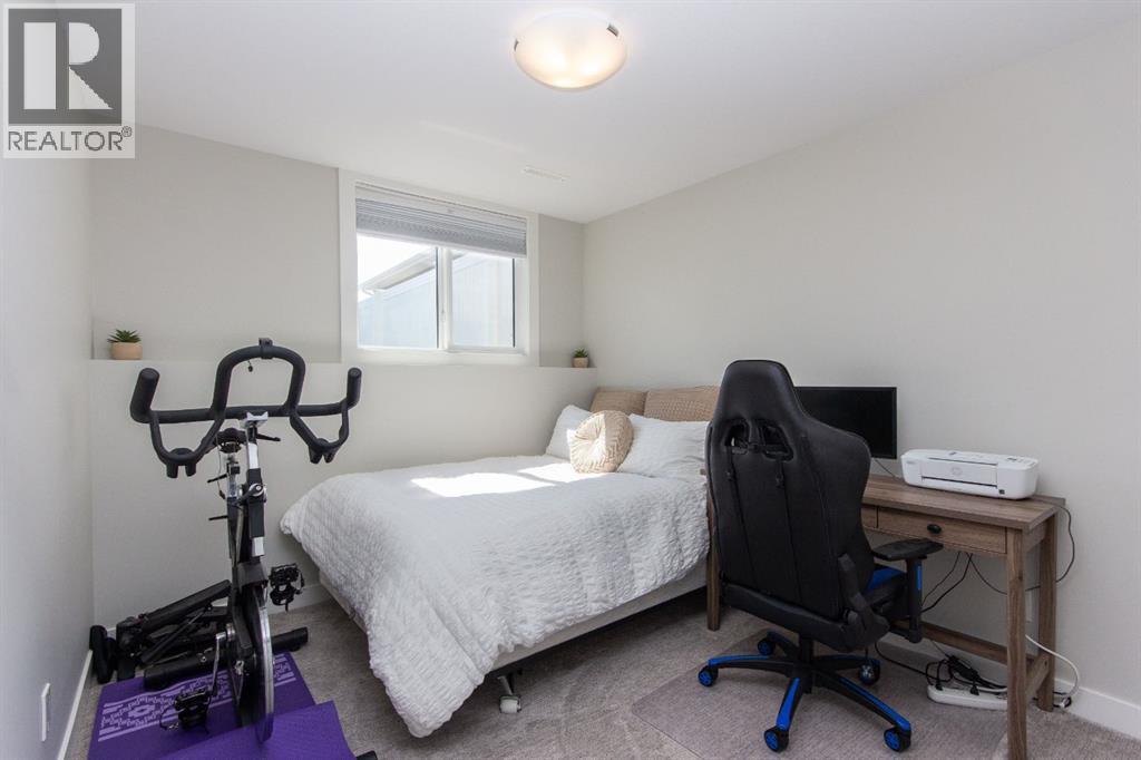 Single Family House Bi-level for Sale in  Ellington Crescent Evergreen Red Deer 