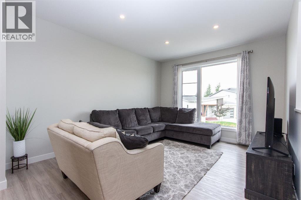 Single Family House Bi-level for Sale in  Ellington Crescent Evergreen Red Deer 