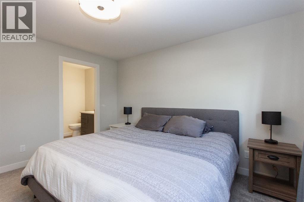 Single Family House Bi-level for Sale in  Ellington Crescent Evergreen Red Deer 
