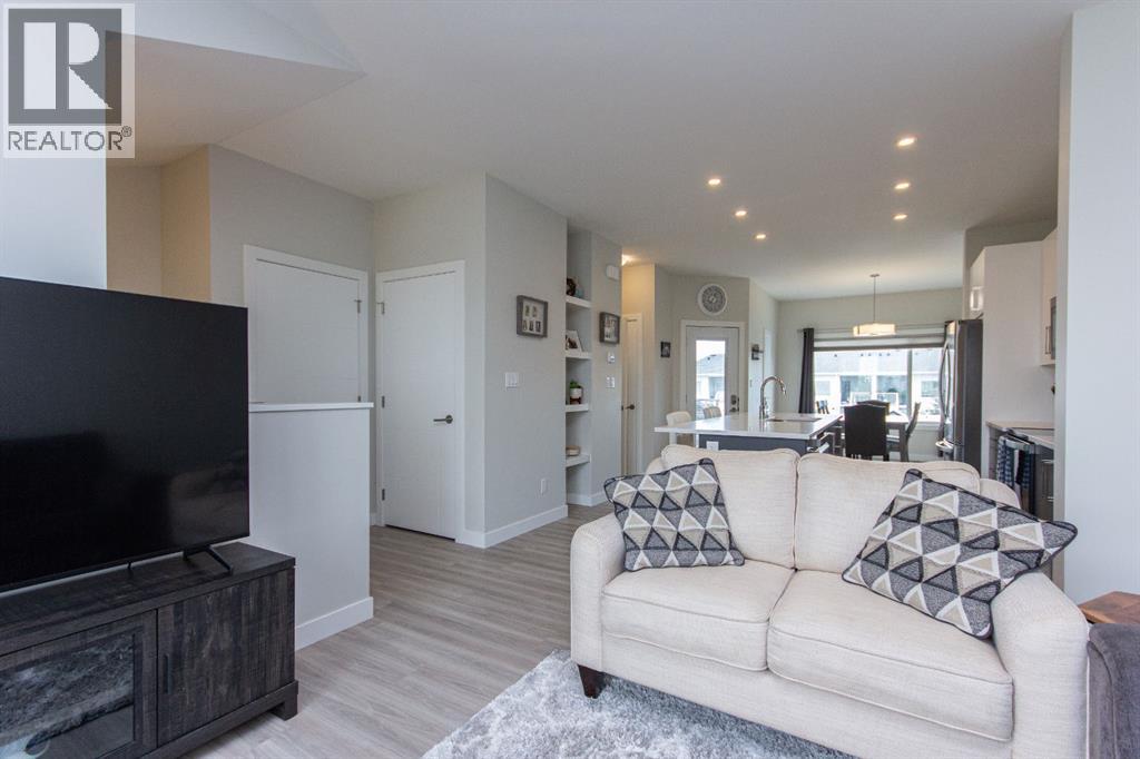 Single Family House Bi-level for Sale in  Ellington Crescent Evergreen Red Deer 