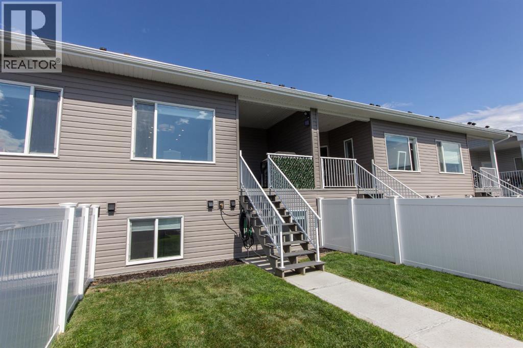 Single Family House Bi-level for Sale in  Ellington Crescent Evergreen Red Deer 