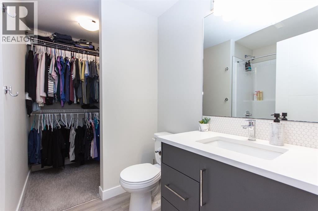 Single Family House Bi-level for Sale in  Ellington Crescent Evergreen Red Deer 