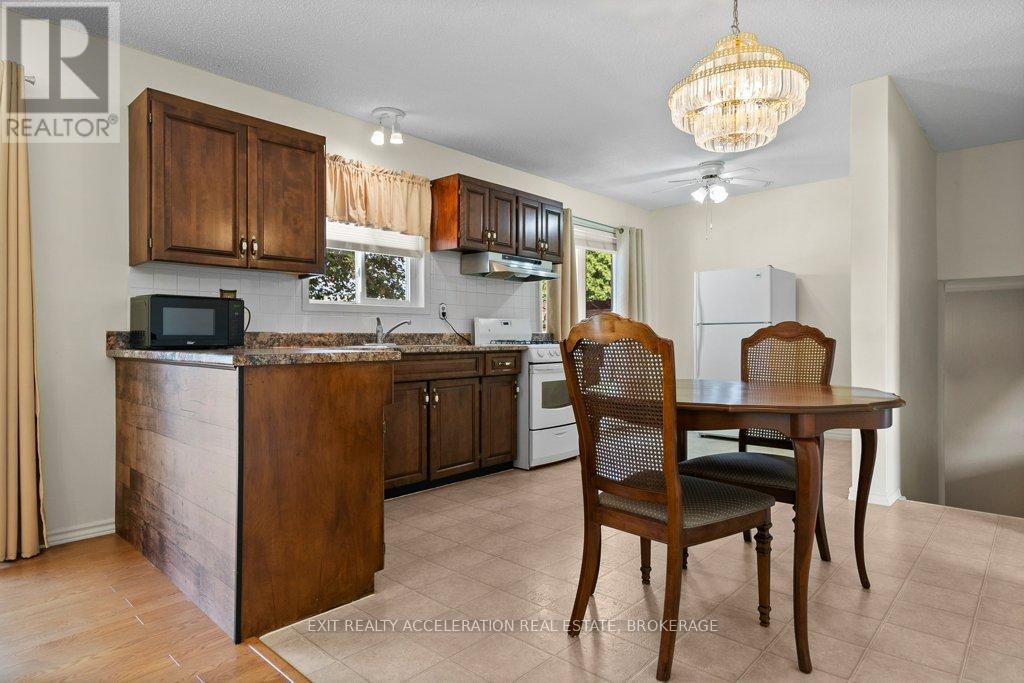 Photo 11 of 28 Sunset Crescent, Greater Napanee ON