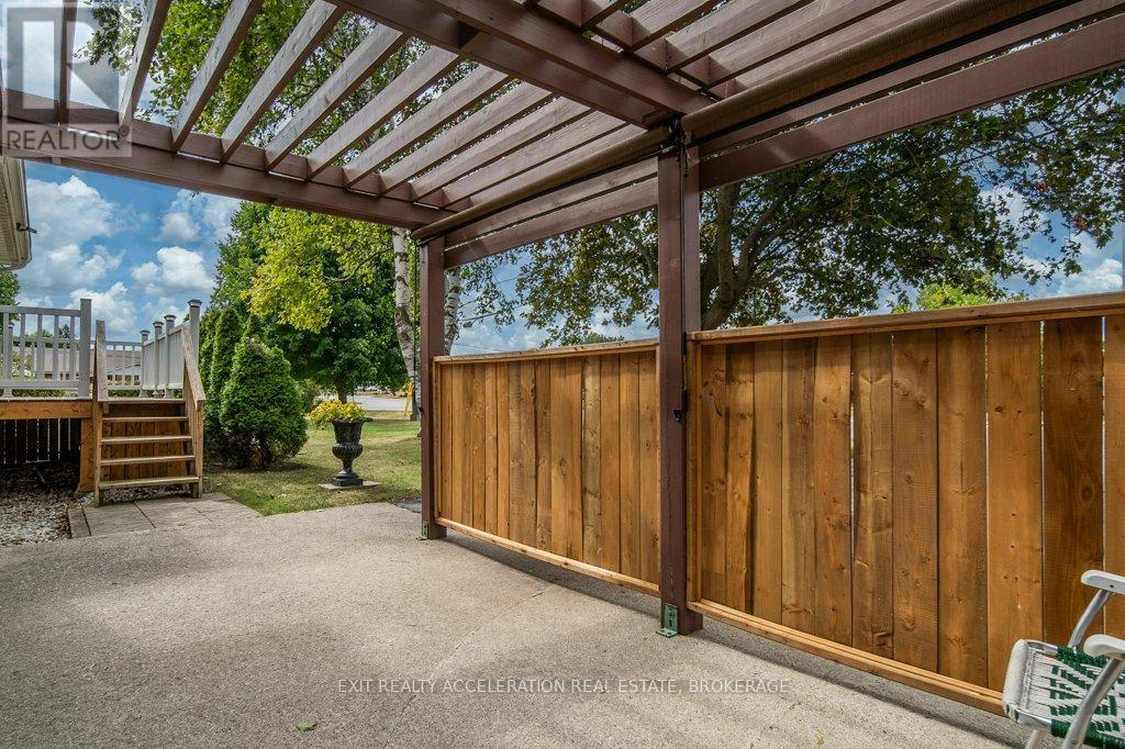 Photo 42 of 28 Sunset Crescent, Greater Napanee ON