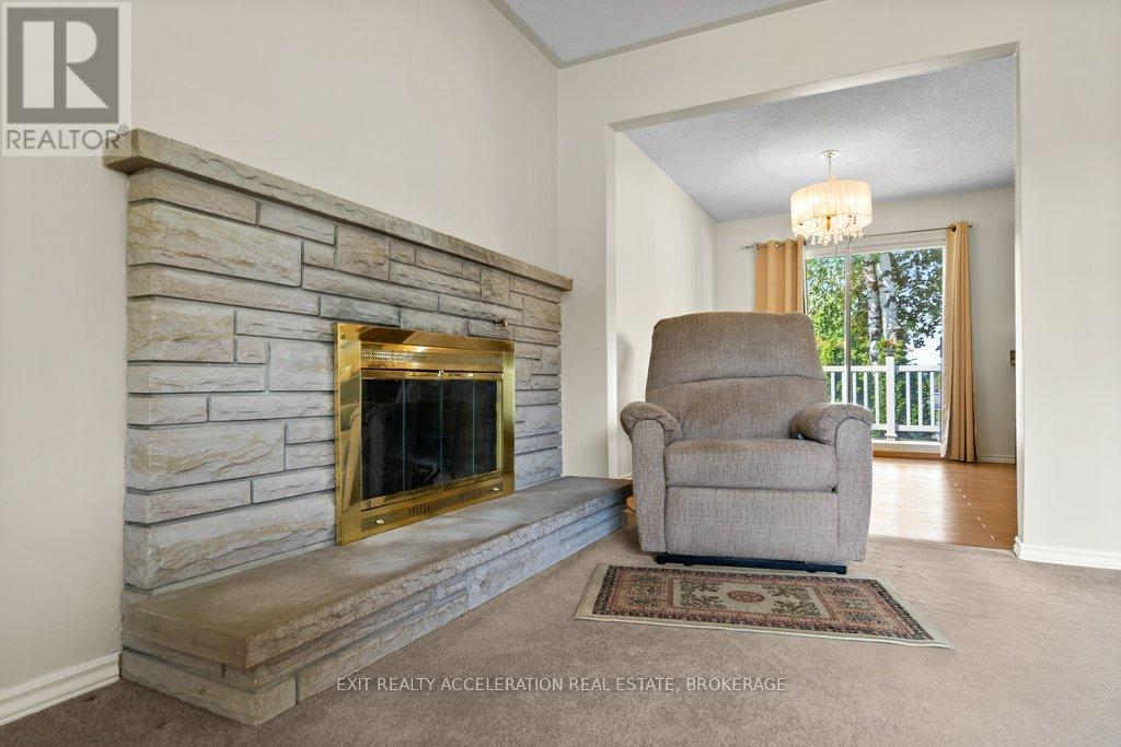 Photo 9 of 28 Sunset Crescent, Greater Napanee ON