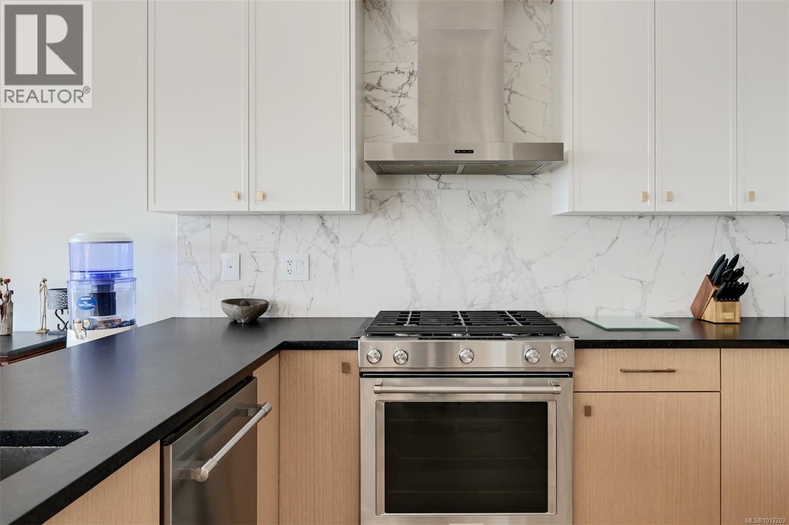 Photo 14 of 1122 Olivine Mews, Langford BC