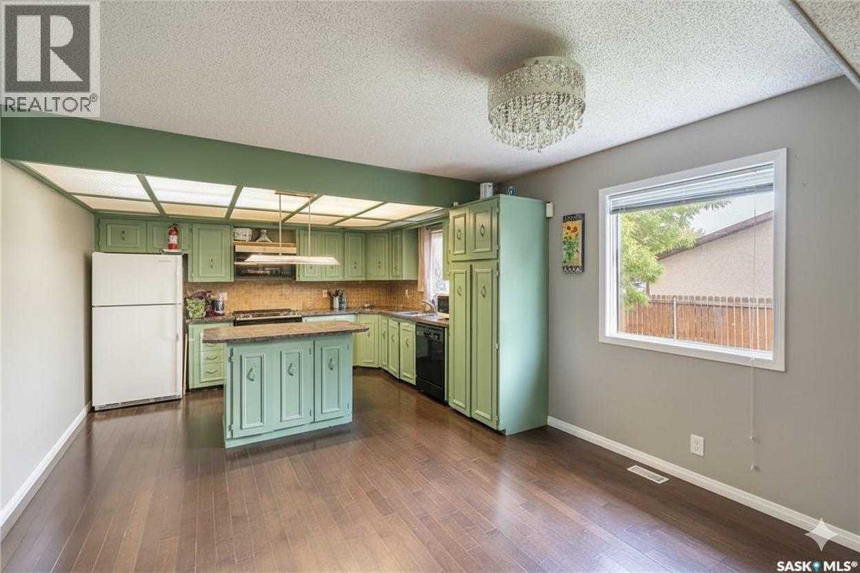 Photo 6 of 3158 Salterio Crescent, Regina SK