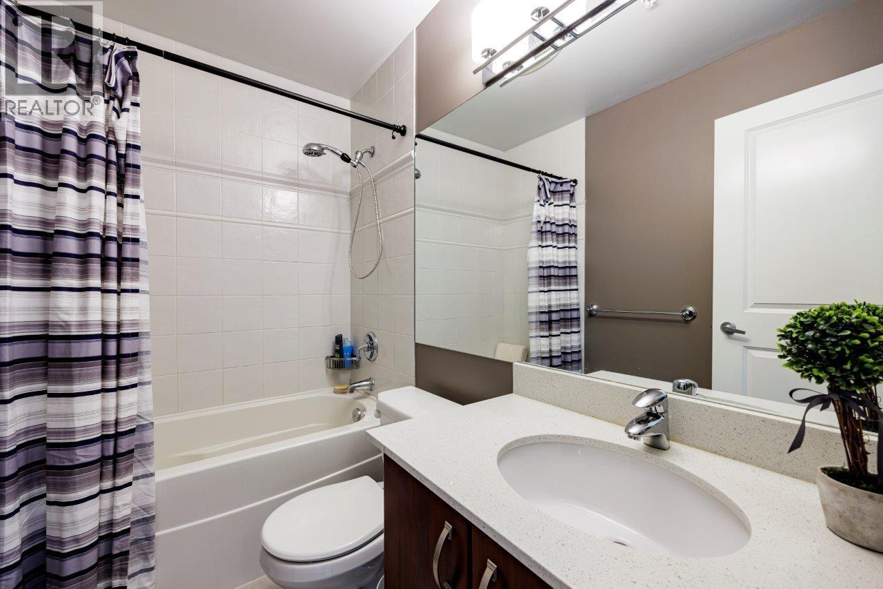 Photo 15 of 301 120 W 16th Street, North Vancouver BC
