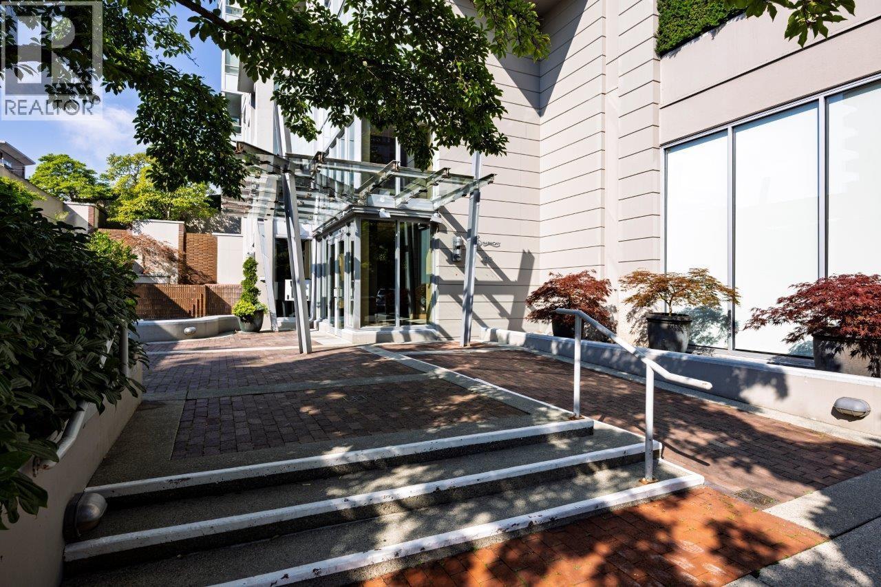 Photo 2 of 301 120 W 16th Street, North Vancouver BC