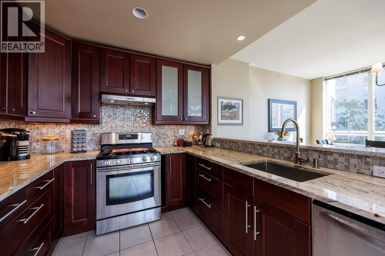 Photo 8 of 301 120 W 16th Street, North Vancouver BC