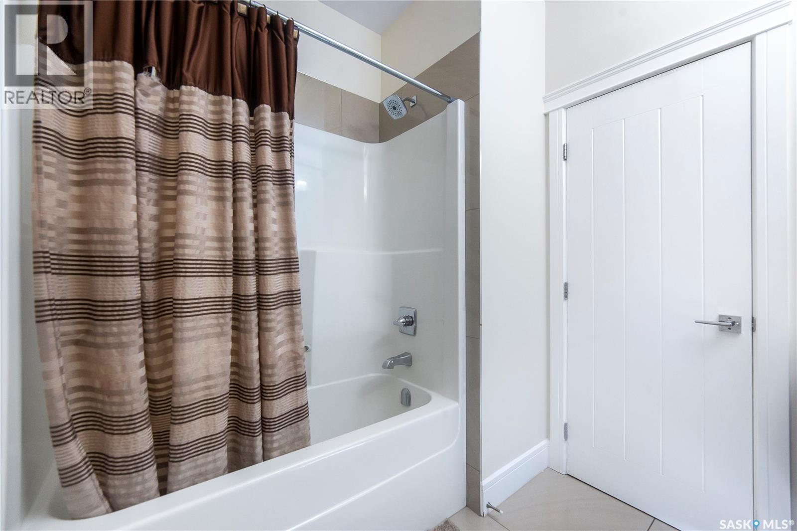 Photo 16 of 211 Settler Crescent, Warman SK