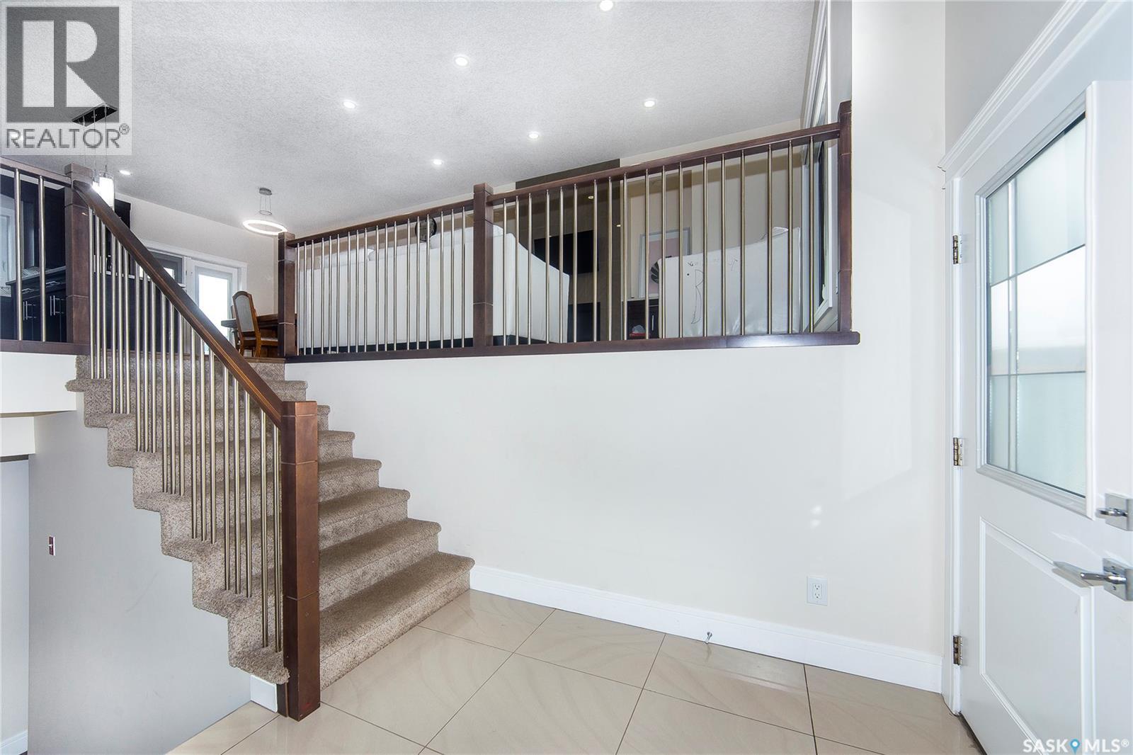 Photo 3 of 211 Settler Crescent, Warman SK