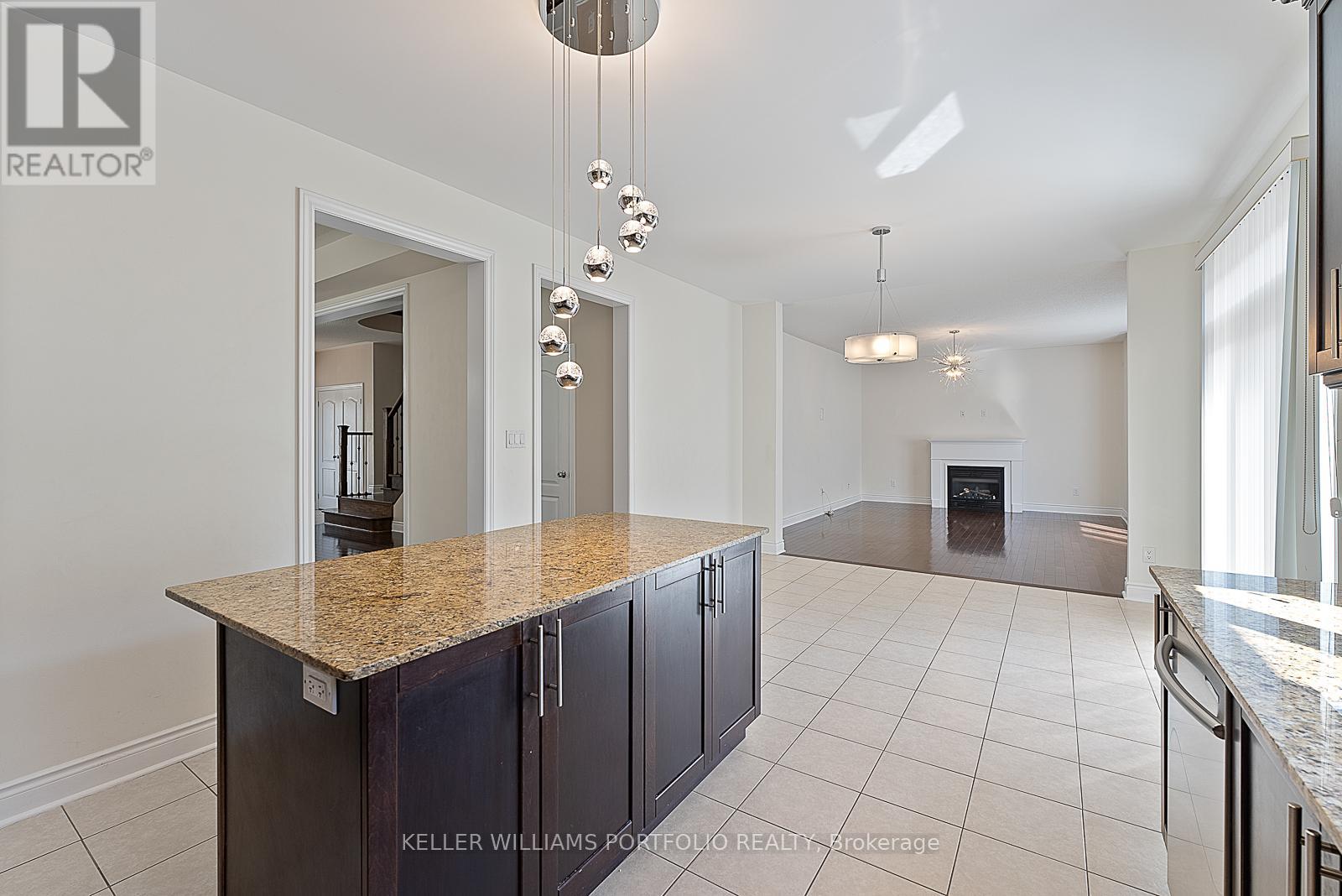 Photo 12 of 1096 Sherman Brock Circle, Newmarket ON