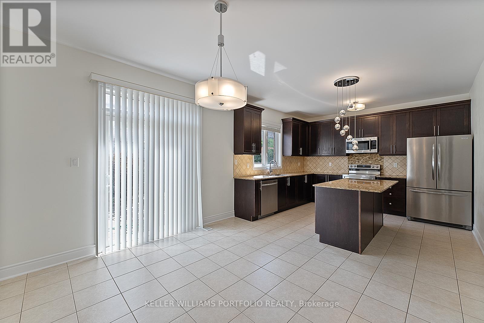 Photo 15 of 1096 Sherman Brock Circle, Newmarket ON