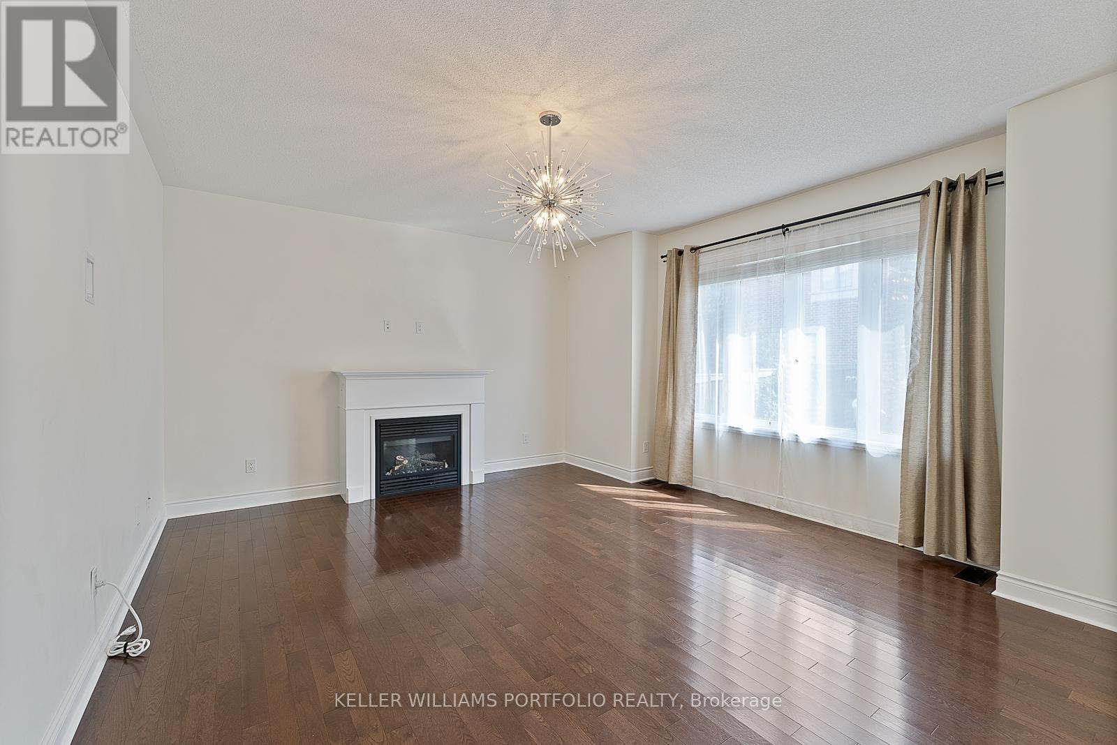 Photo 16 of 1096 Sherman Brock Circle, Newmarket ON