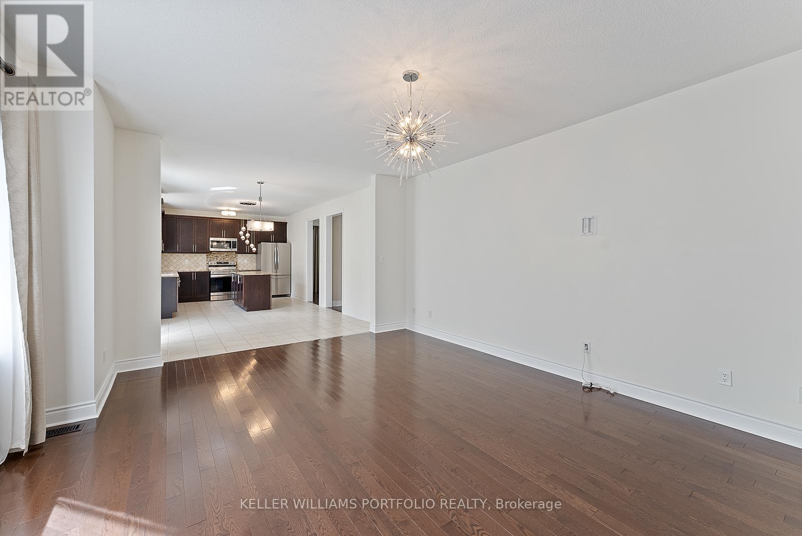 Photo 18 of 1096 Sherman Brock Circle, Newmarket ON