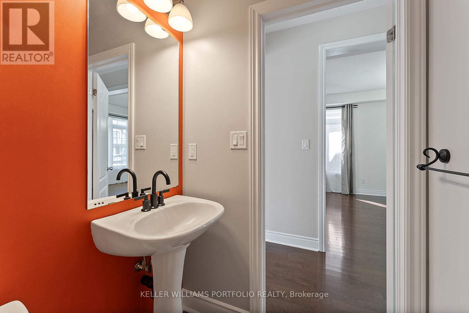 Photo 19 of 1096 Sherman Brock Circle, Newmarket ON