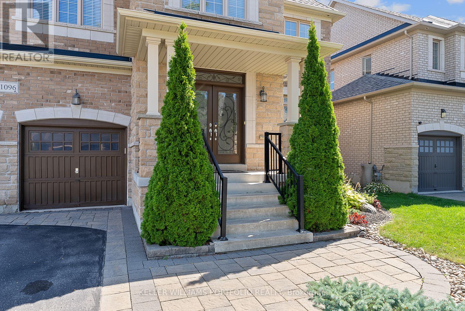 Photo 2 of 1096 Sherman Brock Circle, Newmarket ON