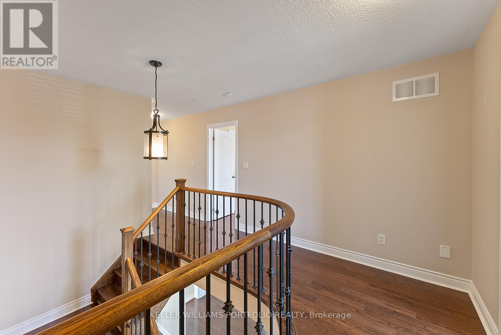 Photo 22 of 1096 Sherman Brock Circle, Newmarket ON