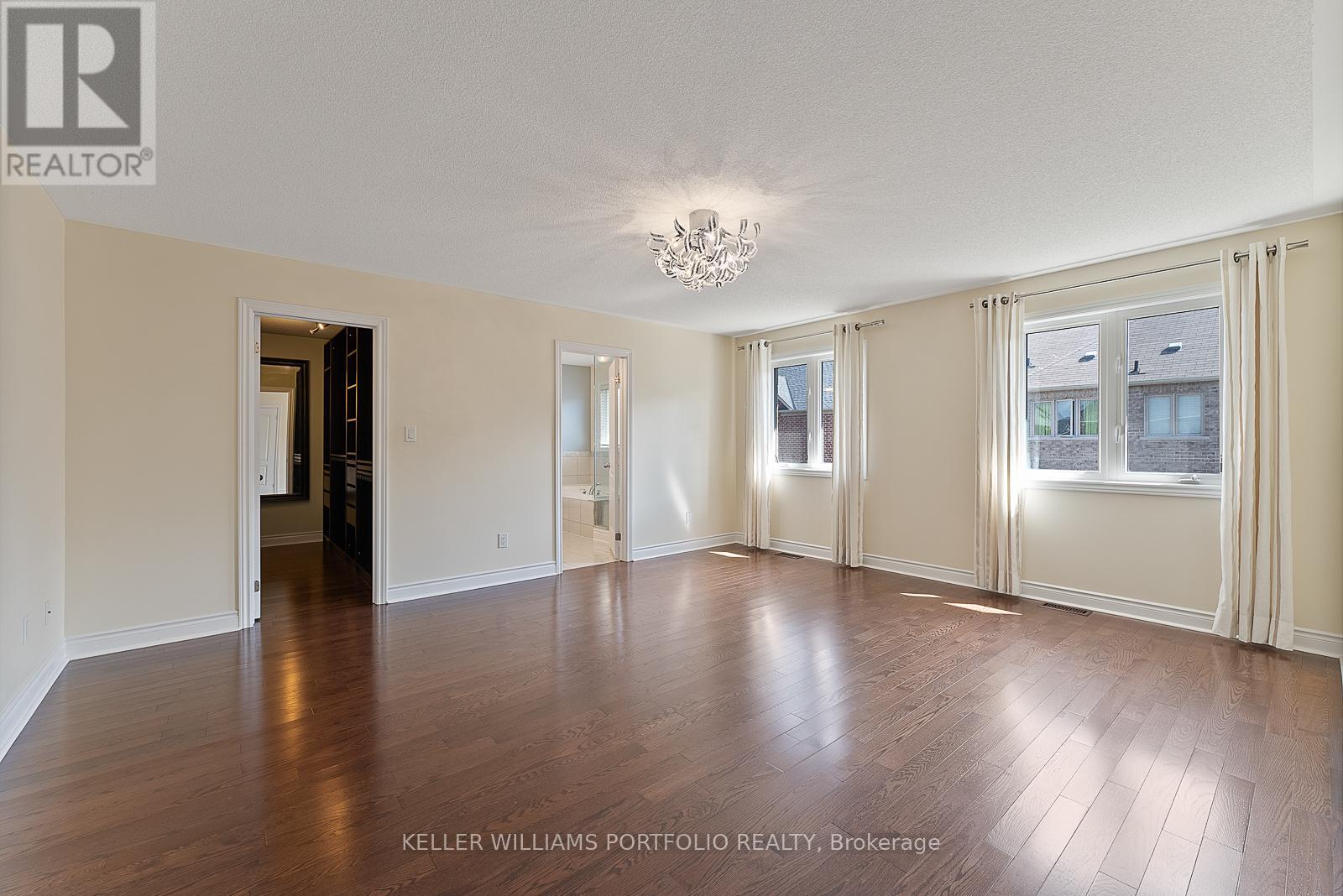 Photo 23 of 1096 Sherman Brock Circle, Newmarket ON