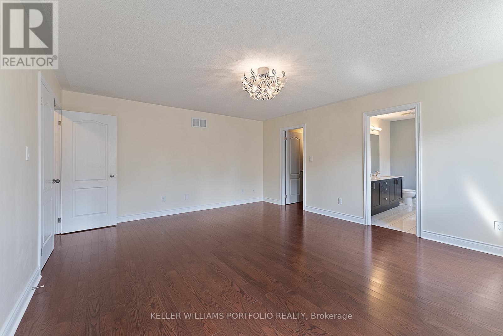 Photo 25 of 1096 Sherman Brock Circle, Newmarket ON