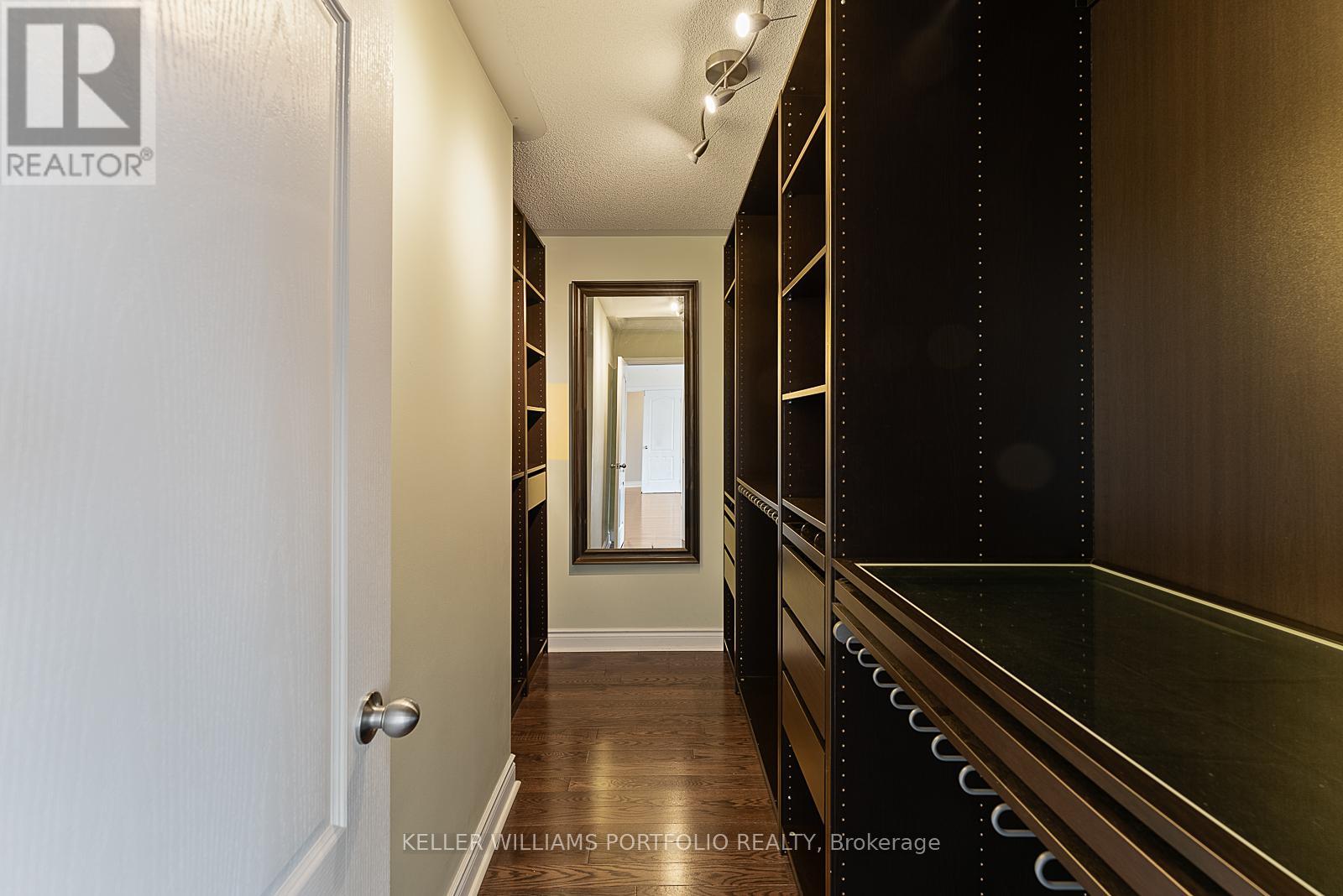 Photo 26 of 1096 Sherman Brock Circle, Newmarket ON