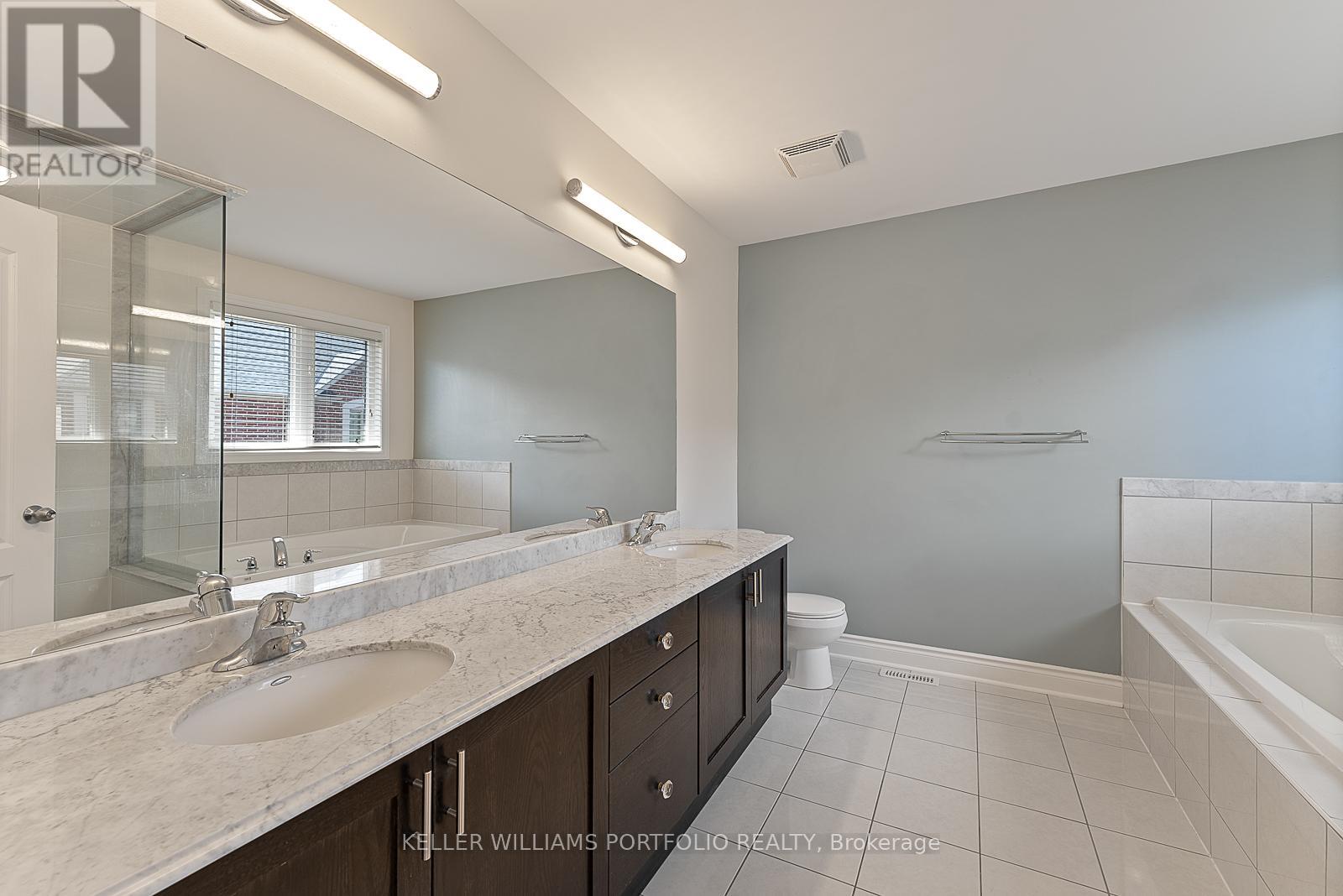 Photo 27 of 1096 Sherman Brock Circle, Newmarket ON