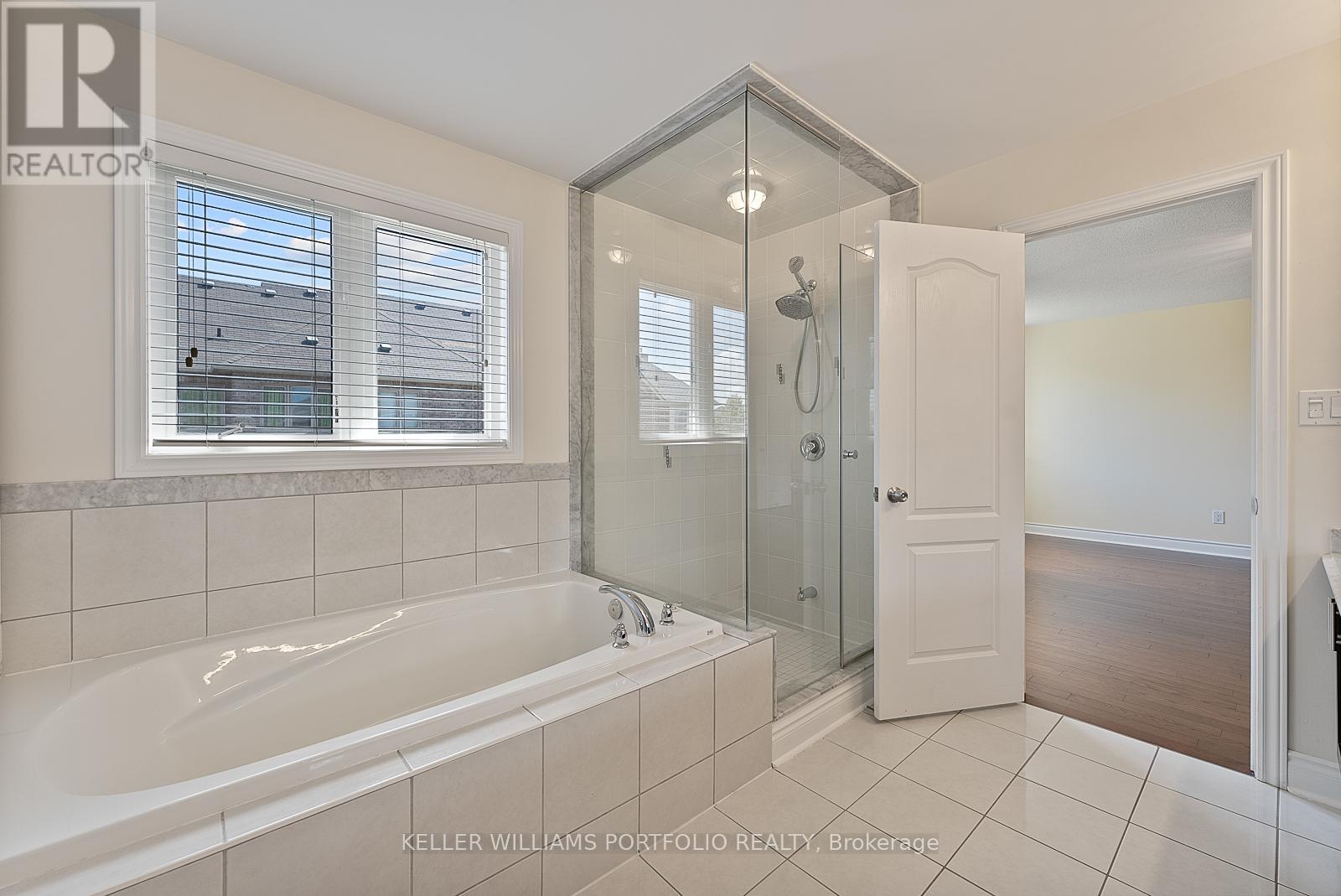 Photo 29 of 1096 Sherman Brock Circle, Newmarket ON