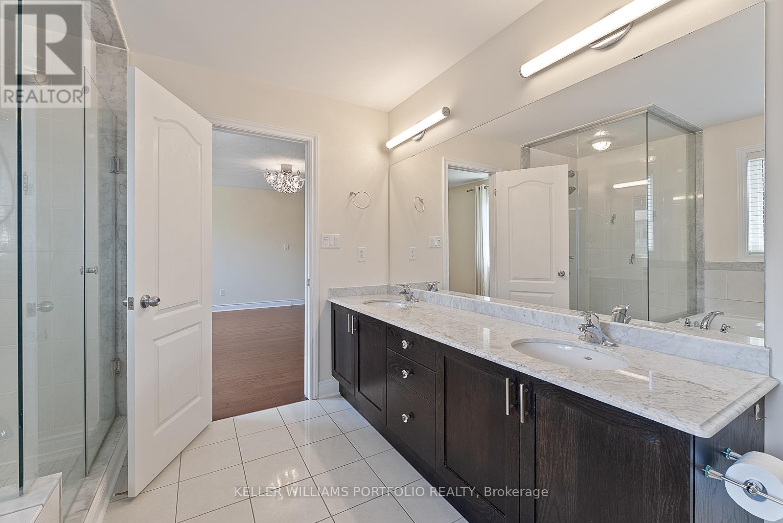 Photo 30 of 1096 Sherman Brock Circle, Newmarket ON