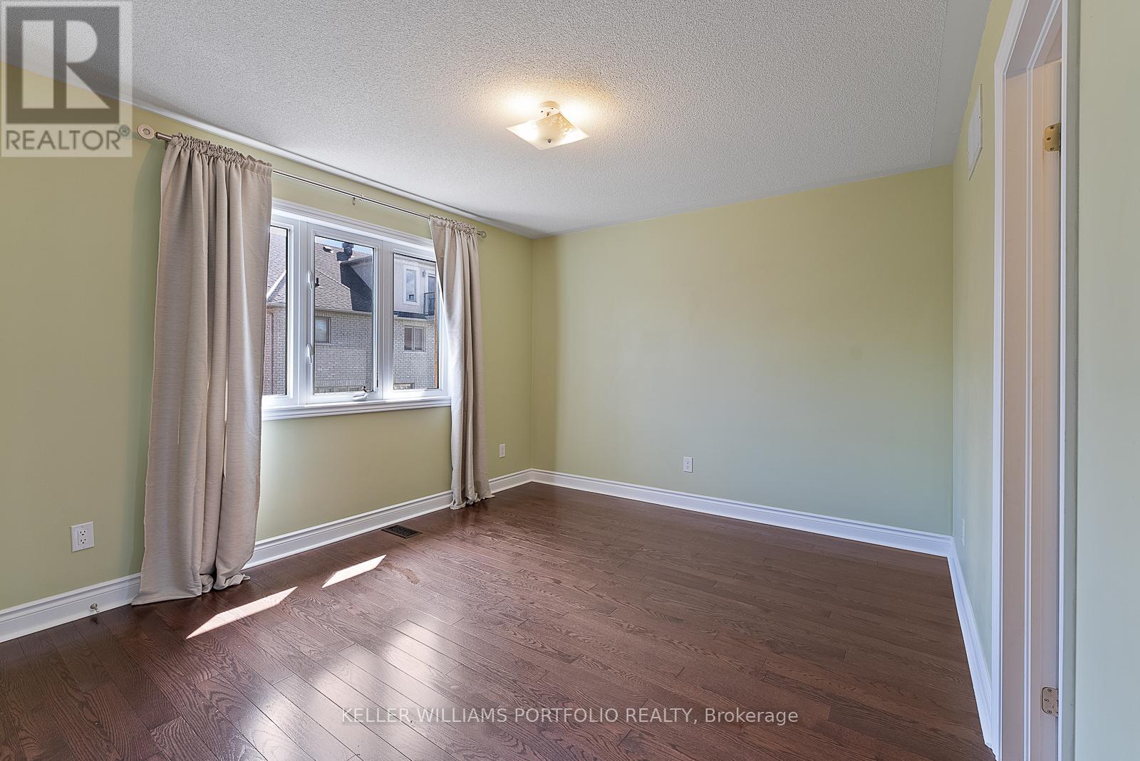 Photo 31 of 1096 Sherman Brock Circle, Newmarket ON