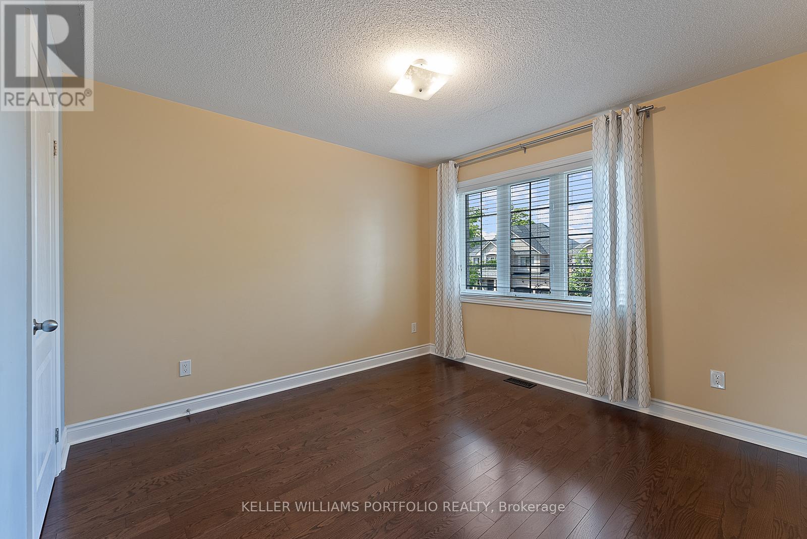 Photo 36 of 1096 Sherman Brock Circle, Newmarket ON