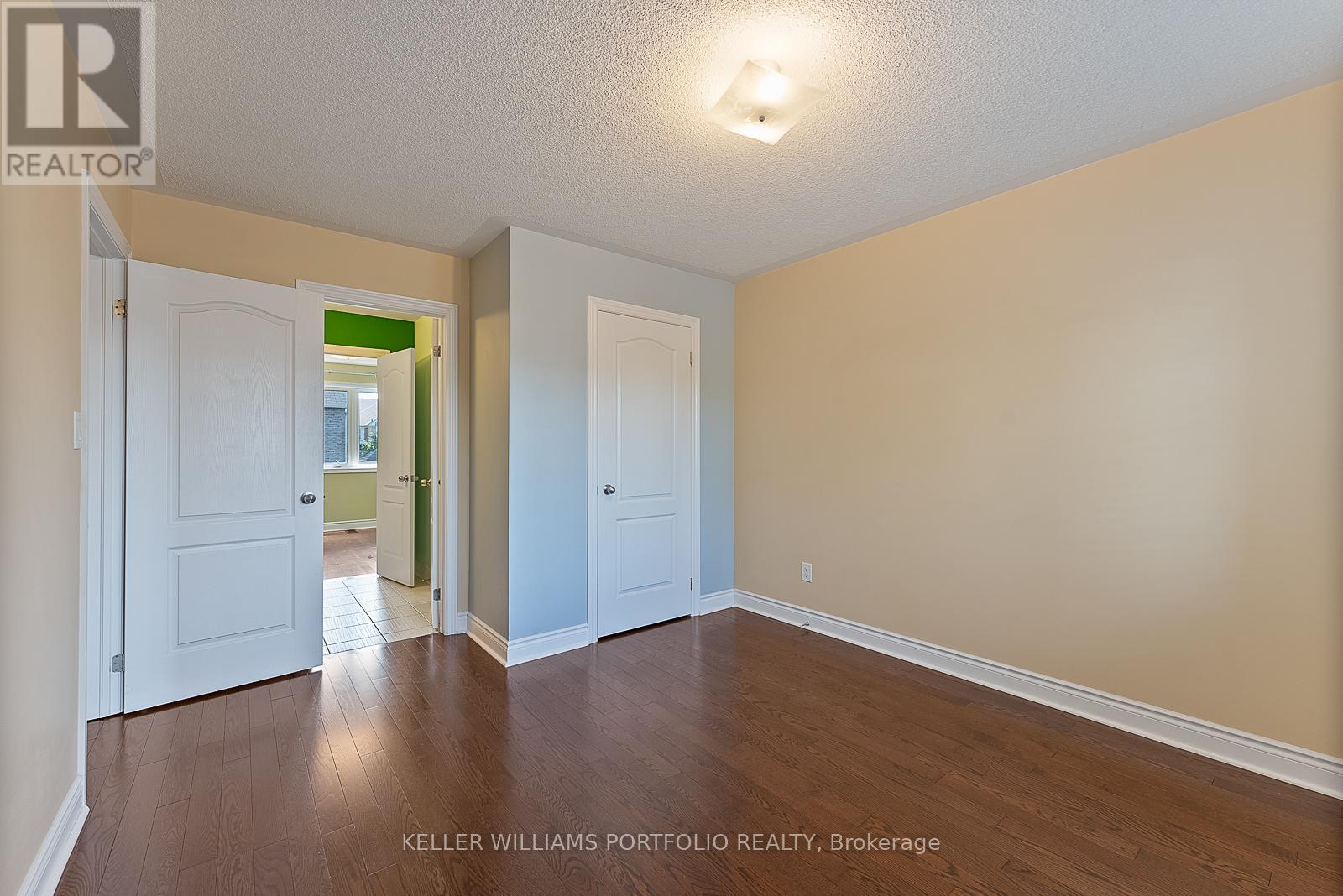 Photo 38 of 1096 Sherman Brock Circle, Newmarket ON