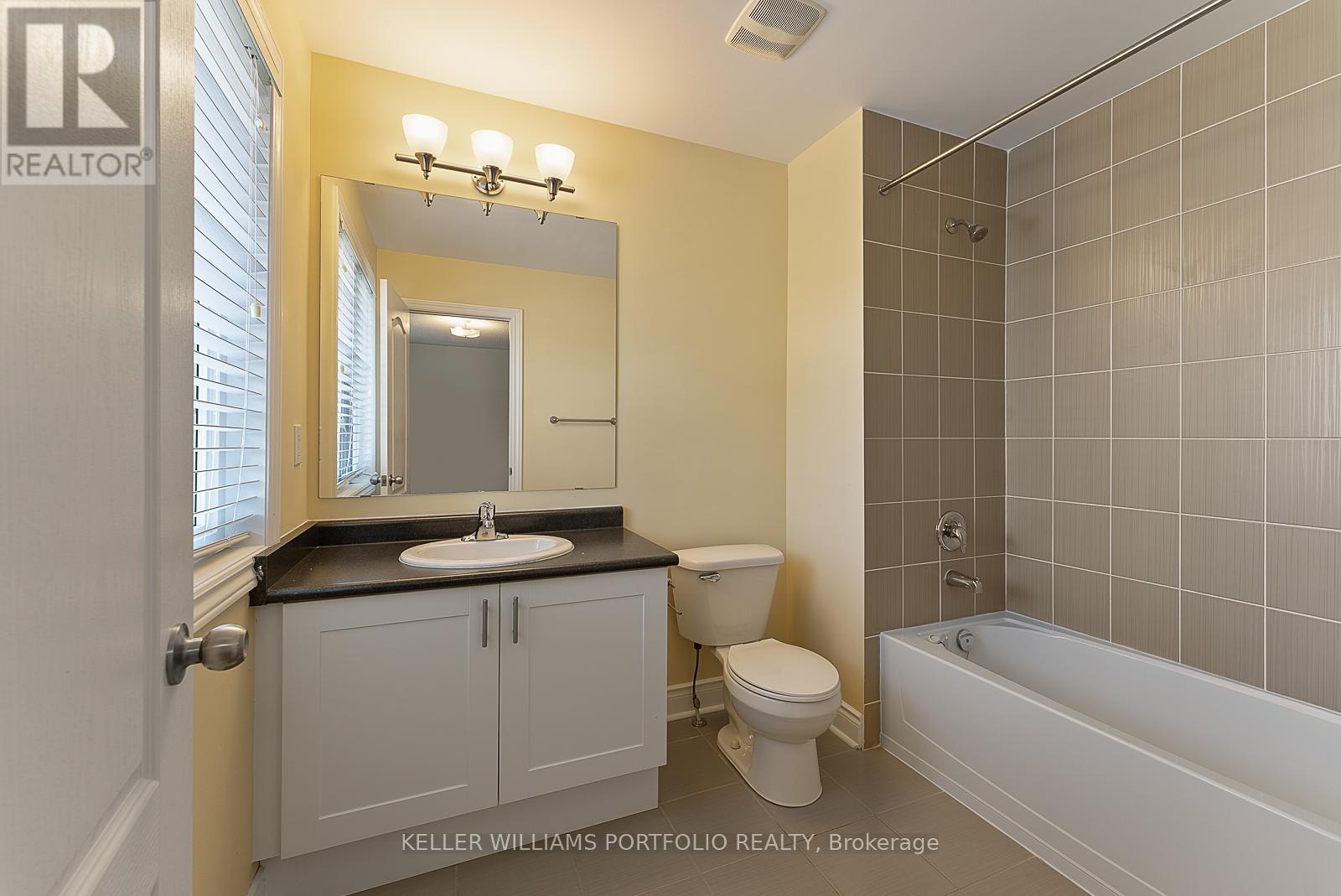 Photo 45 of 1096 Sherman Brock Circle, Newmarket ON