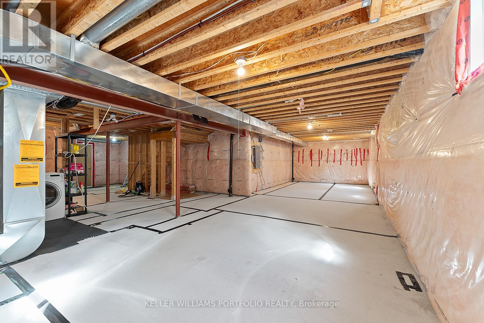 Photo 46 of 1096 Sherman Brock Circle, Newmarket ON